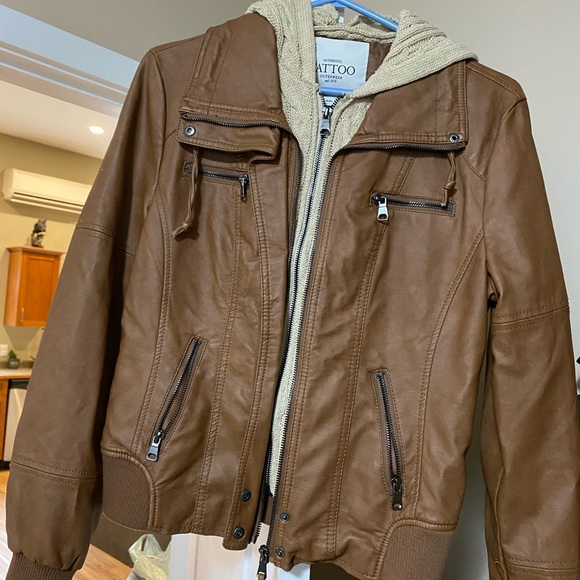 Faux leather jacket size medium never worn - Picture 2 of 2